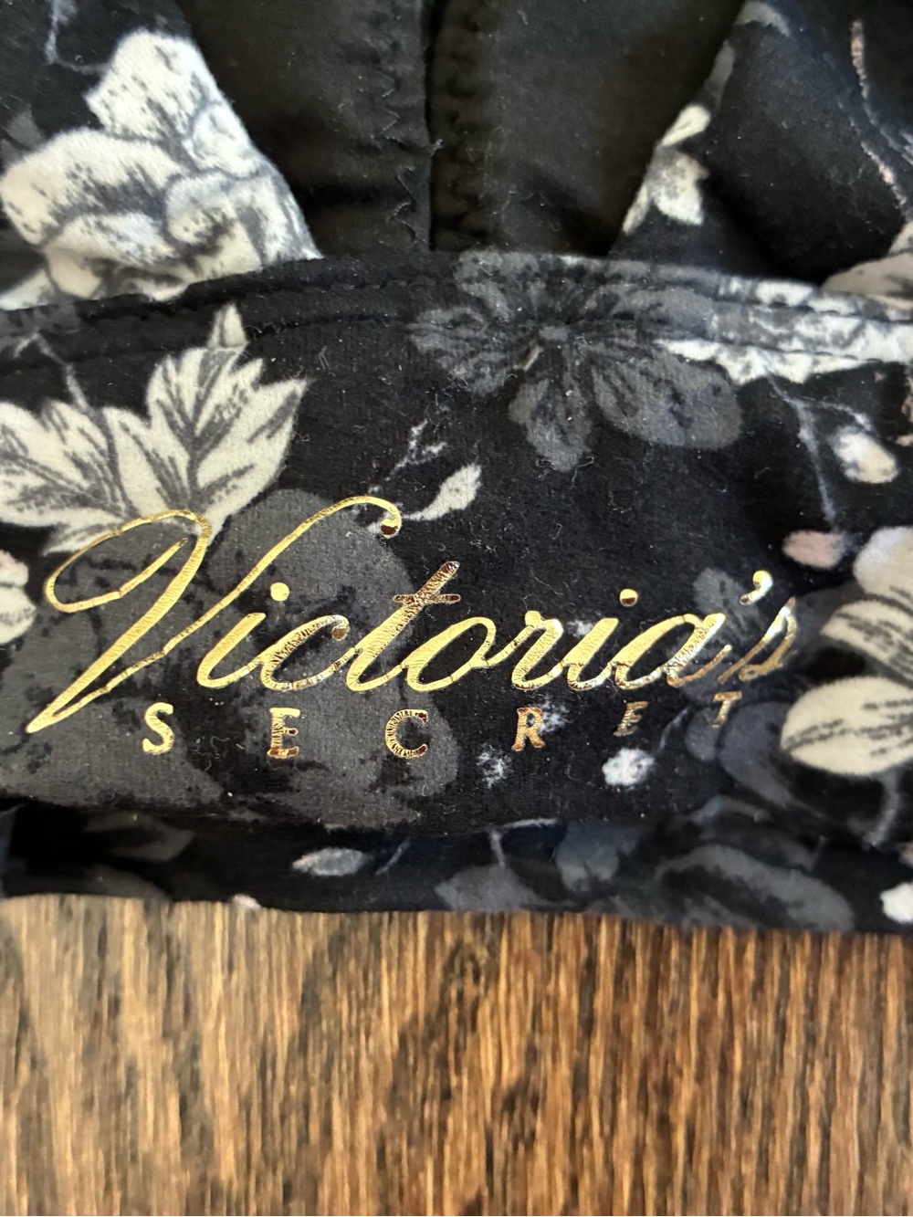 Victoria’s Secret Soft Bralette Floral 🖤🤍 - Picture 4 of 8